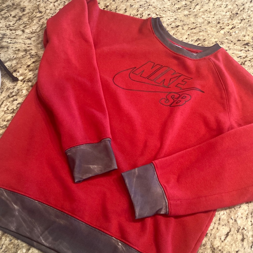 Youth XL or Adult Sm Nike sweater like new